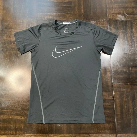 2-Piece Bundle Nike Kids Graphic T-Shirts - Black, Gray Size L